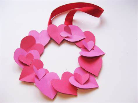 valentine's day heart wreath made of red and pink construction paper